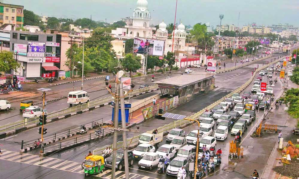 Indore Traffic Alert: रॉन्ग साइड वाहन चलाने वालों पर सख्ती, पहली बार 4 लोगों पर FIR दर्ज Indore Traffic Alert: रॉन्ग साइड वाहन चलाने वालों पर सख्ती, पहली बार 4 लोगों पर FIR दर्ज