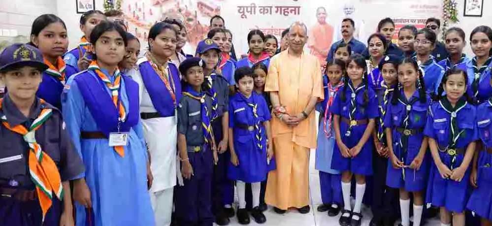 बेटियों की प्रतिभा को मंच, सपनों को पंख दे रही योगी सरकार बेटियों की प्रतिभा को मंच, सपनों को पंख दे रही योगी सरकार