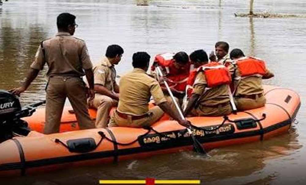 कुशीनगर में बाढ़ राहत को युद्धस्तर पर किया गया सक्रिय, एनडीआरएफ-एसडीआरएफ समेत टीमें तैनात कुशीनगर में बाढ़ राहत को युद्धस्तर पर किया गया सक्रिय, एनडीआरएफ-एसडीआरएफ समेत टीमें तैनात