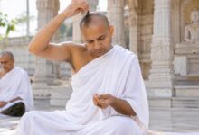 जैन साधु क्यों उखाड़ते हैं सिर के बाल? जानें केशलोचन की कठिन साधना का रहस्य