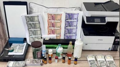 प्रिंटर, गांधी जी की फोटो और वॉटरमार्क पेपर से छापते थे नकली नोट, Zomato डिलीवरी बॉय समेत 3 गिरफ्तार