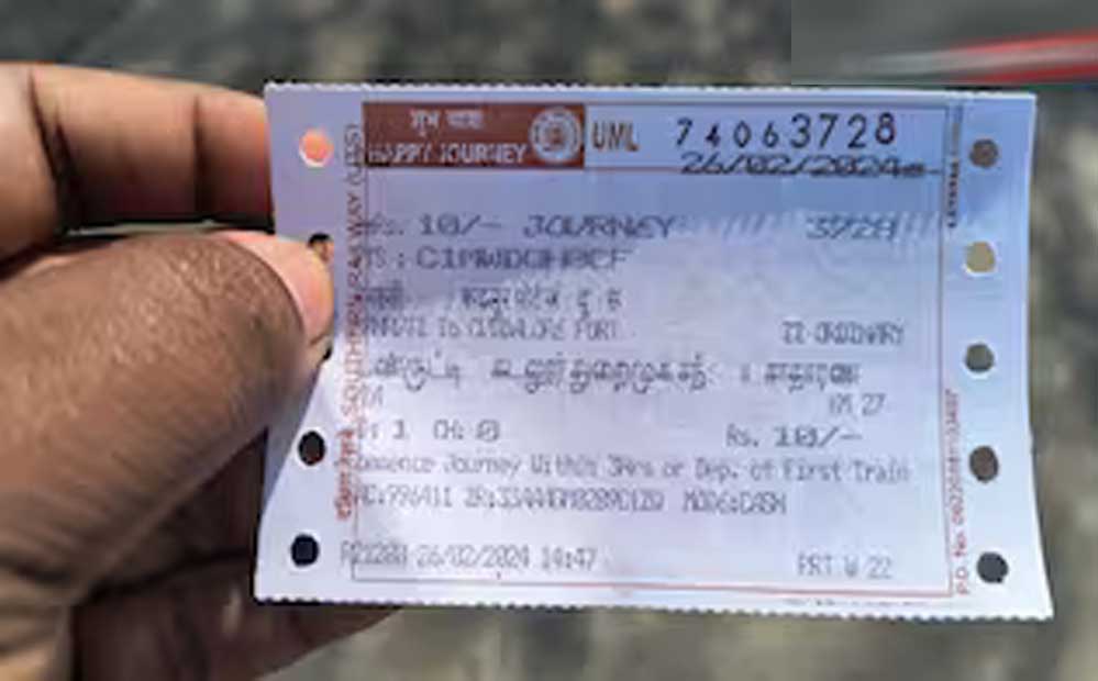 Indian Railway Ticket Rule: ऑनलाइन टिकट बुक किया है तो न करें ये गलती, रेलवे लगा सकता है जुर्माना Indian Railway Ticket Rule: ऑनलाइन टिकट बुक किया है तो न करें ये गलती, रेलवे लगा सकता है जुर्माना