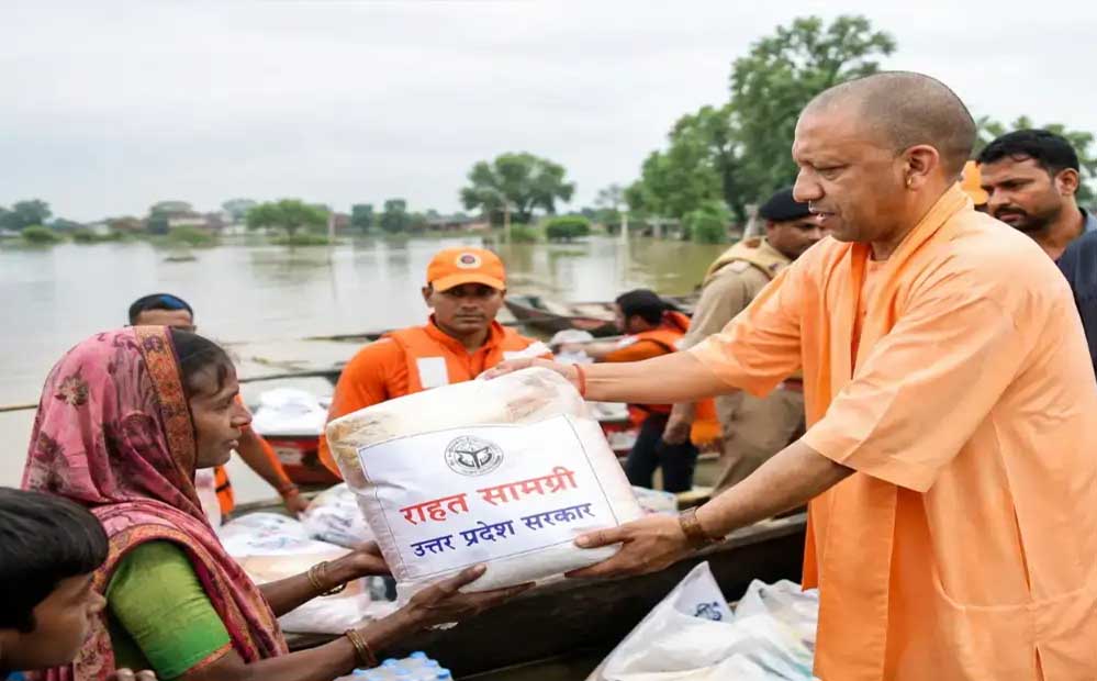 बाढ़ प्रभावितों के साथ खड़ी योगी सरकार, राहत अभियानों के तहत 3.36 लाख लंच पैकेट वितरित बाढ़ प्रभावितों के साथ खड़ी योगी सरकार, राहत अभियानों के तहत 3.36 लाख लंच पैकेट वितरित