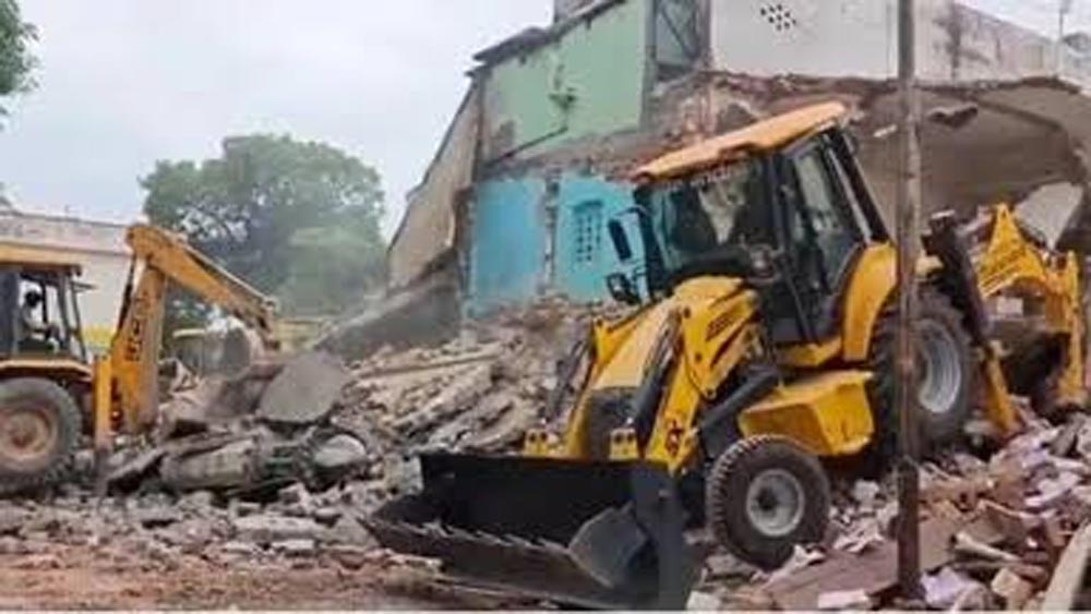सहारनपुर के बाद मुरादाबाद में मस्जिद पर बुलडोजर की तैयारी, MDA ने 15 दिन का दिया नोटिस सहारनपुर के बाद मुरादाबाद में मस्जिद पर बुलडोजर की तैयारी, MDA ने 15 दिन का दिया नोटिस