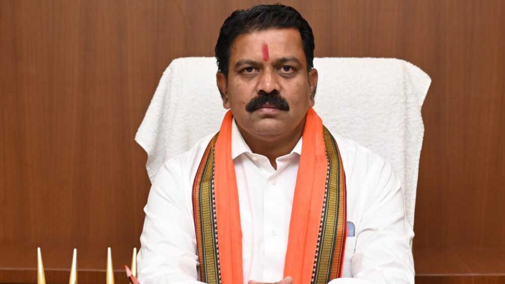 कवर्धा मेडिकल कॉलेज के पहले छात्र हिमांशु को डिप्टी CM विजय शर्मा ने फोन कर दी बधाई