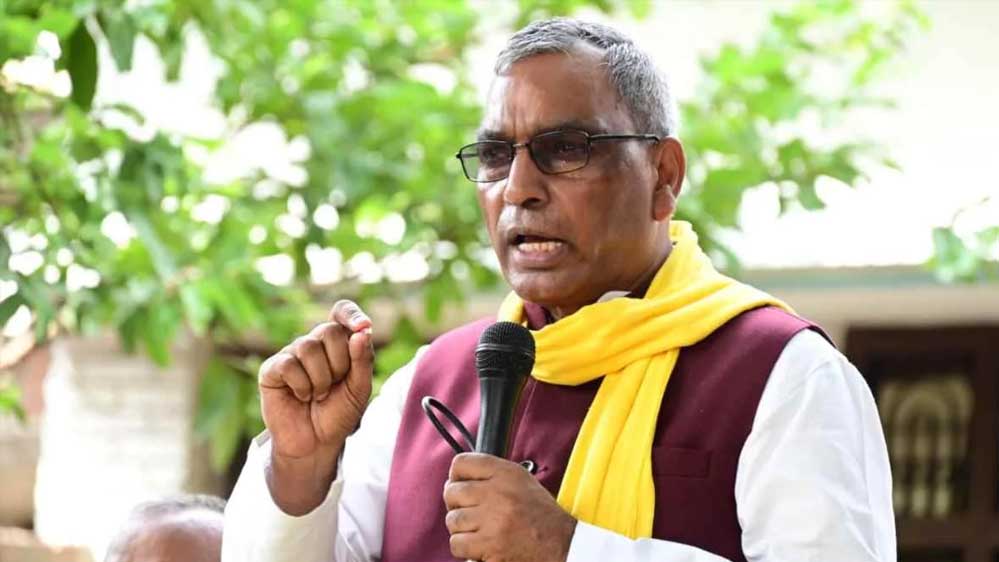 ‘लाल वाले खुद तिलचट्टों से मदद मांग रहे हैं’… ओपी राजभर का अखिलेश पर तीखा तंज