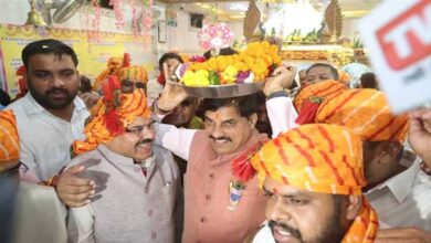 CM डॉ. यादव ने बरखेड़ी के राधा-कृष्ण मंदिर में की पूजा, सिर पर लड्डू गोपाल को लेकर पहुंचे मंदिर CM डॉ. यादव ने बरखेड़ी के राधा-कृष्ण मंदिर में की पूजा, सिर पर लड्डू गोपाल को लेकर पहुंचे मंदिर