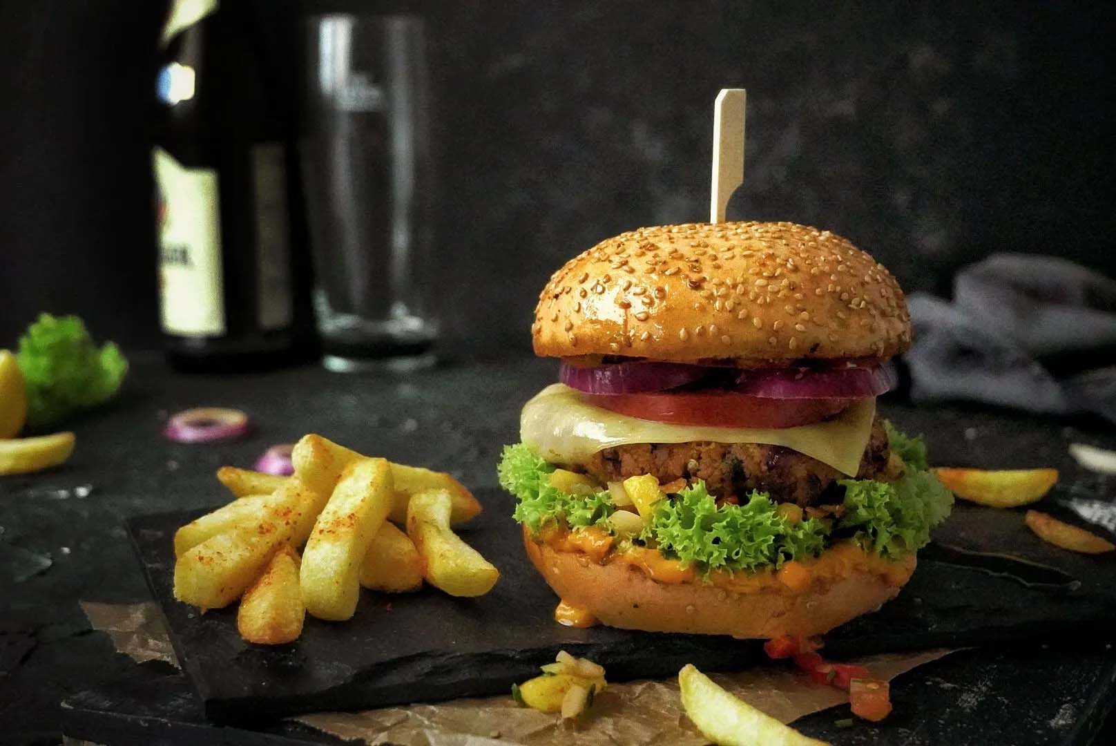 बिना प्याज-लहसुन बनाएं चीजी राजमा बर्गर, स्वाद के साथ मिलेगा भरपूर प्रोटीन बिना प्याज-लहसुन बनाएं चीजी राजमा बर्गर, स्वाद के साथ मिलेगा भरपूर प्रोटीन