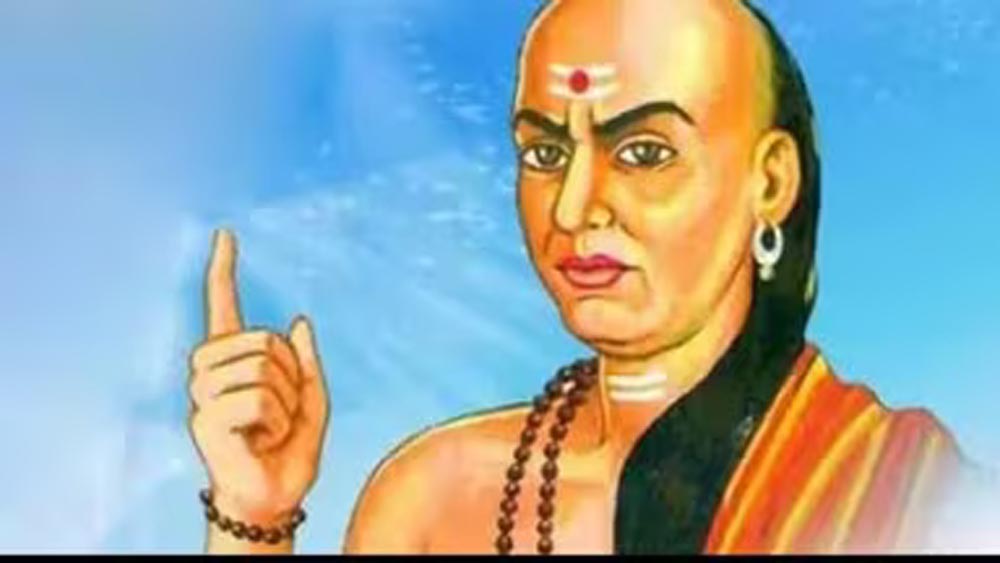 चाणक्य नीति: अपनी योजनाएं हर किसी को न बताएं, सफलता के लिए अपनाएं ये खास मंत्र चाणक्य नीति: अपनी योजनाएं हर किसी को न बताएं, सफलता के लिए अपनाएं ये खास मंत्र