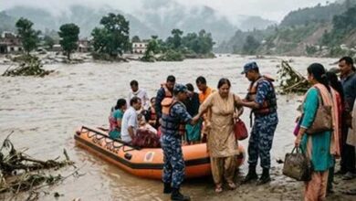 नेपाल बाढ़ के बाद राहत शिविरों में महिलाओं की मुश्किलें बढ़ीं, ‘पैड हैं मगर अंडरवियर नहीं’ नेपाल बाढ़ के बाद राहत शिविरों में महिलाओं की मुश्किलें बढ़ीं, ‘पैड हैं मगर अंडरवियर नहीं’