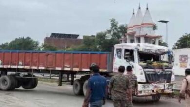 मुरैना में कृष्ण जन्मोत्सव से लौट रही 3 महिलाओं को ट्रक ने कुचला, मौके पर मौत मुरैना में कृष्ण जन्मोत्सव से लौट रही 3 महिलाओं को ट्रक ने कुचला, मौके पर मौत