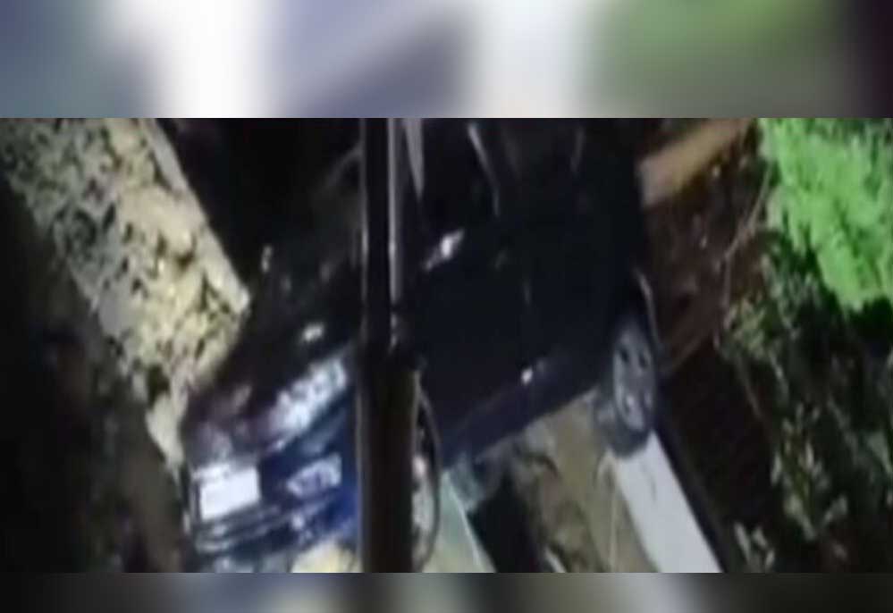 भोपाल में जमीन धंसी, कई कारें दबीं; 8 मंजिला बिल्डिंग की नींव पर भी मंडराया खतरा