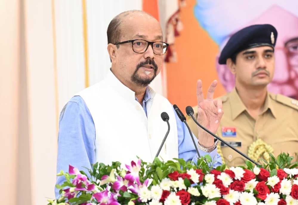AI के युग में शिक्षक बनें विद्यार्थियों के मार्गदर्शक, तकनीक के विवेकपूर्ण उपयोग की दें सीख : राज्यपाल डेका AI के युग में शिक्षक बनें विद्यार्थियों के मार्गदर्शक, तकनीक के विवेकपूर्ण उपयोग की दें सीख : राज्यपाल डेका