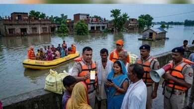 बाढ़ के बीच योगी सरकार का राहत अभियान तेज, 18,810 लोगों को सुरक्षित स्थान पर पहुंचाया