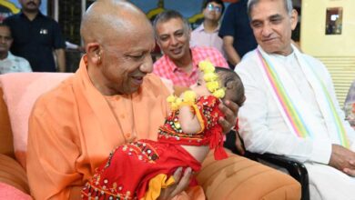 गोरक्षपीठ में सीएम योगी ने मनाया गोपाल का प्राकट्योत्सव गोरक्षपीठ में सीएम योगी ने मनाया गोपाल का प्राकट्योत्सव