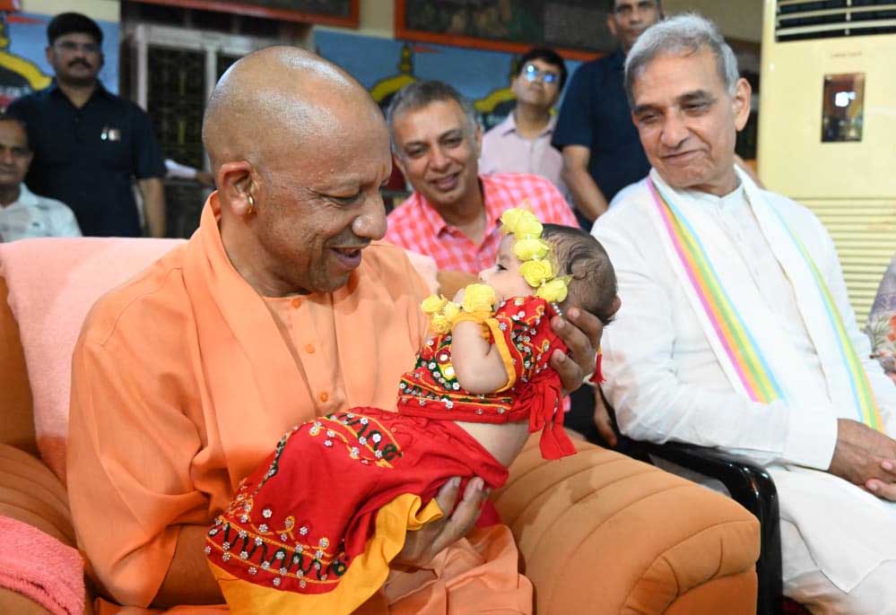 गोरक्षपीठ में सीएम योगी ने मनाया गोपाल का प्राकट्योत्सव गोरक्षपीठ में सीएम योगी ने मनाया गोपाल का प्राकट्योत्सव