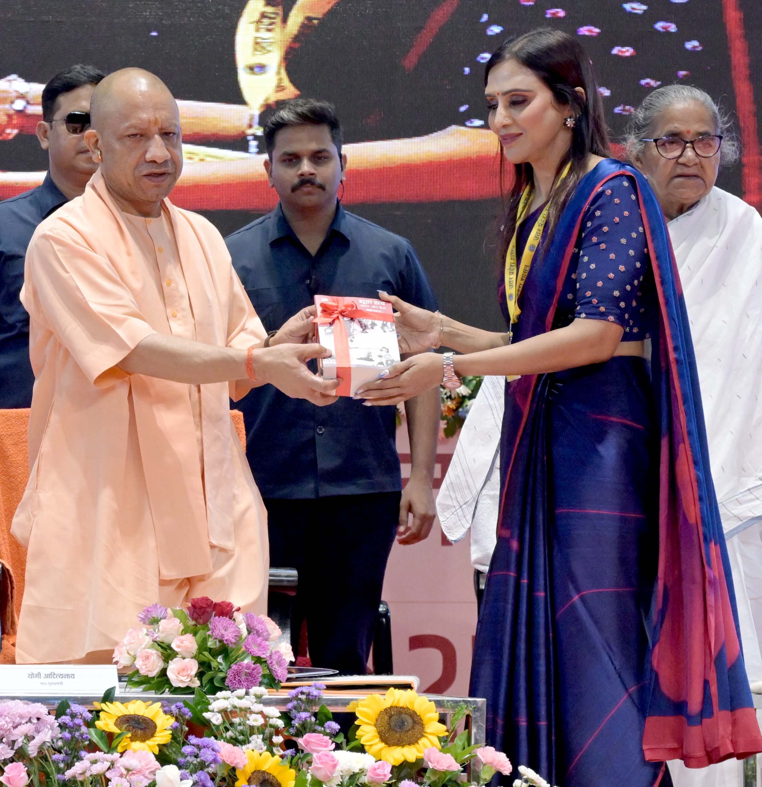 शिक्षा सेवा चयन आयोग से चयनित 3,567 प्रधानाचार्य, प्रधानाध्यापक, प्रवक्ता और सहायक अध्यापकों को मिले नियुक्ति पत्र