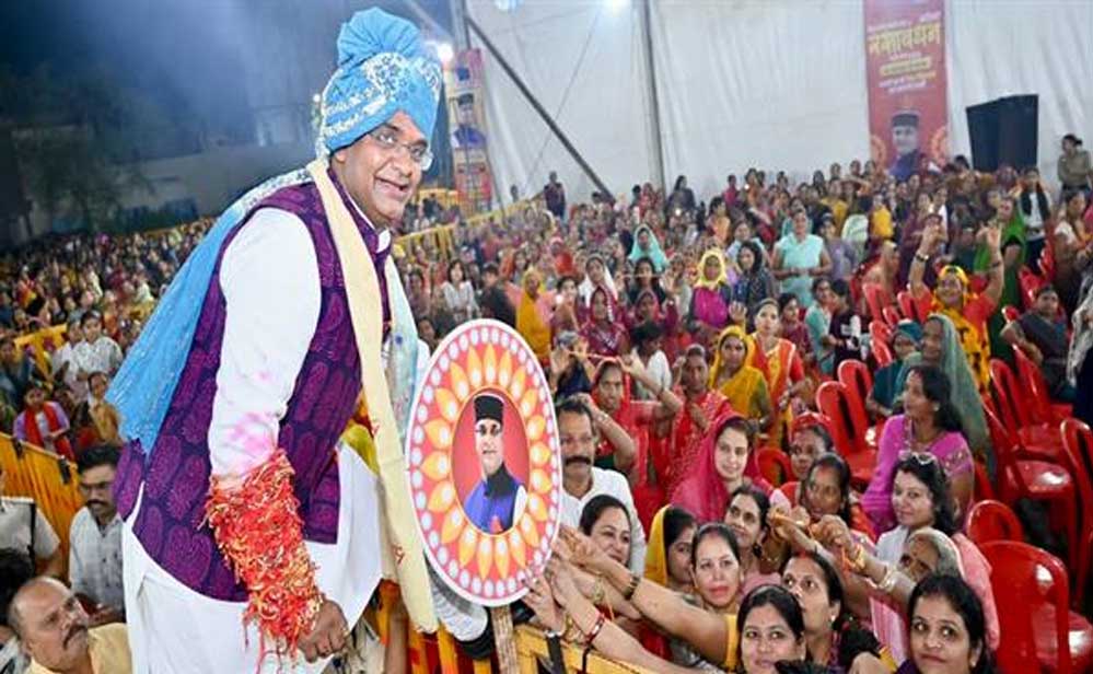 नरेला रक्षाबंधन महोत्सव 2026: 31,117 बहनों ने मंत्री सारंग को बांधे रक्षासूत्र, बोले- विविधता में एकता भारतीय संस्कृति की पहचान नरेला रक्षाबंधन महोत्सव 2026: 31,117 बहनों ने मंत्री सारंग को बांधे रक्षासूत्र, बोले- विविधता में एकता भारतीय संस्कृति की पहचान