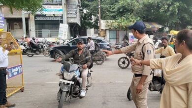 इंदौर में बिना हेलमेट ऑफिस पहुंचना पड़ा भारी! कलेक्टर ने कर्मचारियों को वापस लौटाया