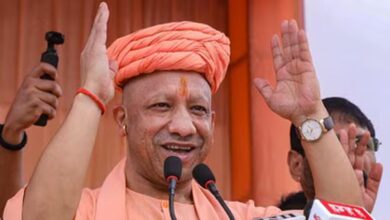 CM योगी बोले- हर बच्चे को पढ़नी चाहिए ‘एग्जाम वॉरियर्स’, किताबों से दूर नहीं है आज का युवा CM योगी बोले- हर बच्चे को पढ़नी चाहिए ‘एग्जाम वॉरियर्स’, किताबों से दूर नहीं है आज का युवा