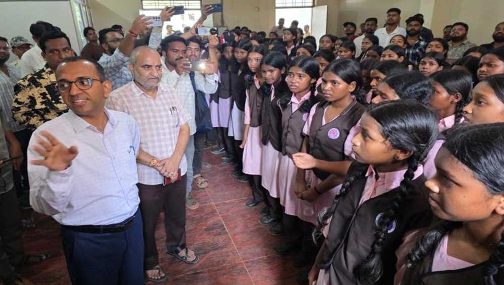 सरगुजा एकलव्य मामले पर मुख्यमंत्री हुए सख्त: जिला कलेक्टर से की फोन पर सीधी बात सरगुजा एकलव्य मामले पर मुख्यमंत्री हुए सख्त: जिला कलेक्टर से की फोन पर सीधी बात