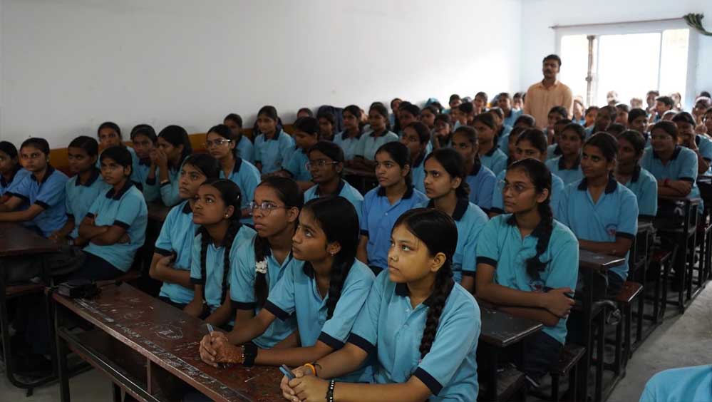 बाराबंकी में रंग दे बसंती का युवा संवाद, छात्रों को मिला नवाचार और एआई का गुरुमंत्र