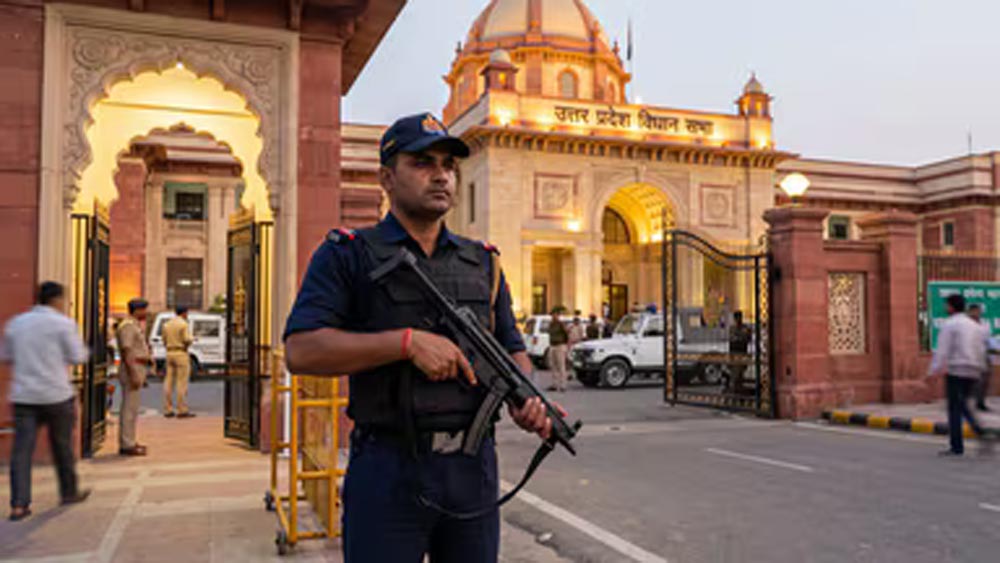 यूपी के जनप्रतिनिधियों के सुरक्षाकर्मियों को मिलेंगे आधुनिक हथियार और पीआरडी जवानों का बढ़ेगा भत्ता यूपी के जनप्रतिनिधियों के सुरक्षाकर्मियों को मिलेंगे आधुनिक हथियार और पीआरडी जवानों का बढ़ेगा भत्ता
