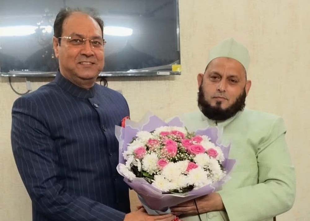 अल्पसंख्यक समाज के विकास को लेकर मौलाना खालिद राशिद फरंगी महली से मिले आयोग अध्यक्ष अल्पसंख्यक समाज के विकास को लेकर मौलाना खालिद राशिद फरंगी महली से मिले आयोग अध्यक्ष