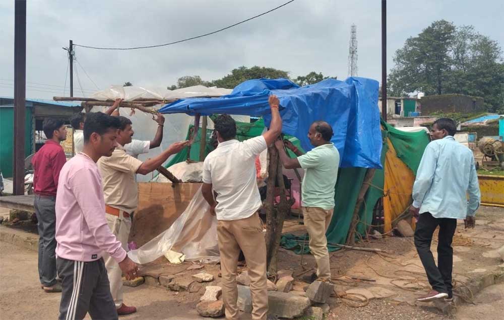अमरकंटक में अवैध अतिक्रमण हटाने की गई कार्रवाई अमरकंटक में अवैध अतिक्रमण हटाने की गई कार्रवाई