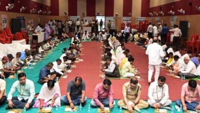 नेवता भोज में दिखी सामाजिक समरसता की मिसाल, एक साथ बैठे बैगा पुजारी, जनप्रतिनिधि और अधिकारी