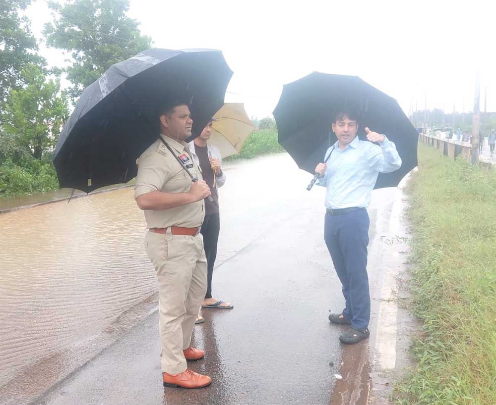 बस्तर में चक्रवाती तूफान ‘अर्नब’ का असर, मूसलाधार बारिश से बाढ़ की स्थिति, प्रशासन ने संभाला मोर्चा बस्तर में चक्रवाती तूफान ‘अर्नब’ का असर, मूसलाधार बारिश से बाढ़ की स्थिति, प्रशासन ने संभाला मोर्चा