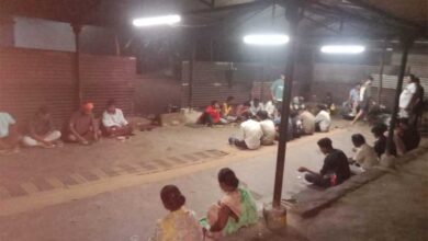 नेलसनार में बाढ़ के बीच जिला प्रशासन की मानवीय पहल, बाढ़ में फंसे यात्रियों को कराया भोजन