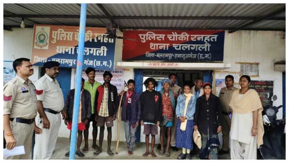 बलरामपुर में गाय की हत्या कर मांस खाने का आरोप, 4 कटे पैर मिलने से खुला मामला; 9 गिरफ्तार बलरामपुर में गाय की हत्या कर मांस खाने का आरोप, 4 कटे पैर मिलने से खुला मामला; 9 गिरफ्तार