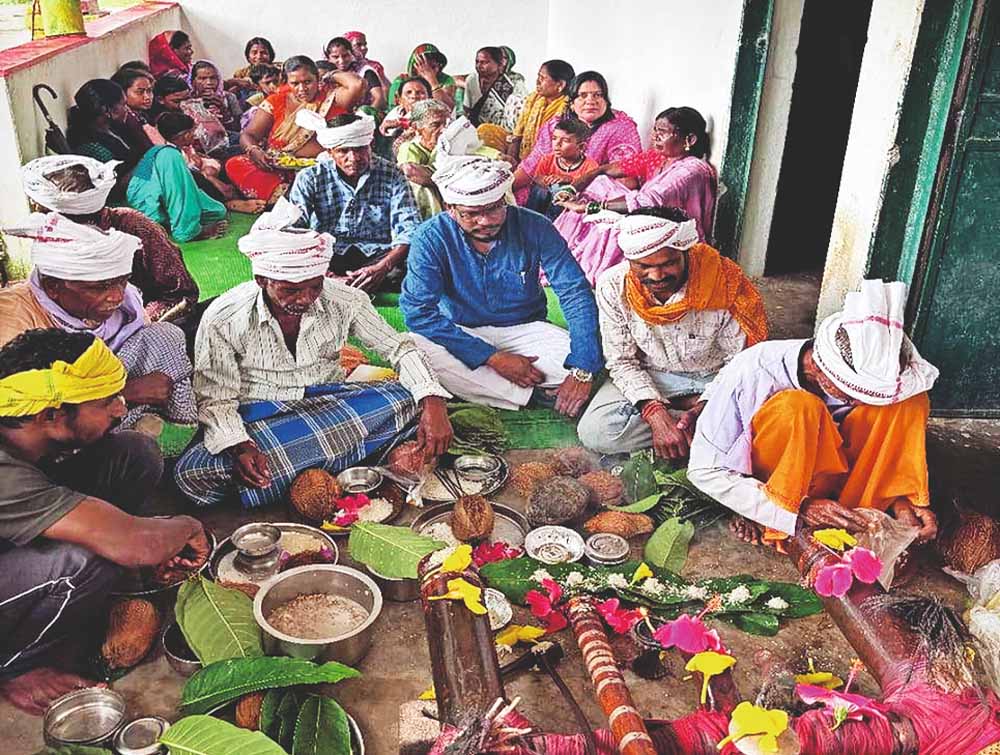 बस्तर में नवाखाई तिहार की शुरुआत, इंद्रावती तट पर लगी विशेष सेवा अर्जी बस्तर में नवाखाई तिहार की शुरुआत, इंद्रावती तट पर लगी विशेष सेवा अर्जी