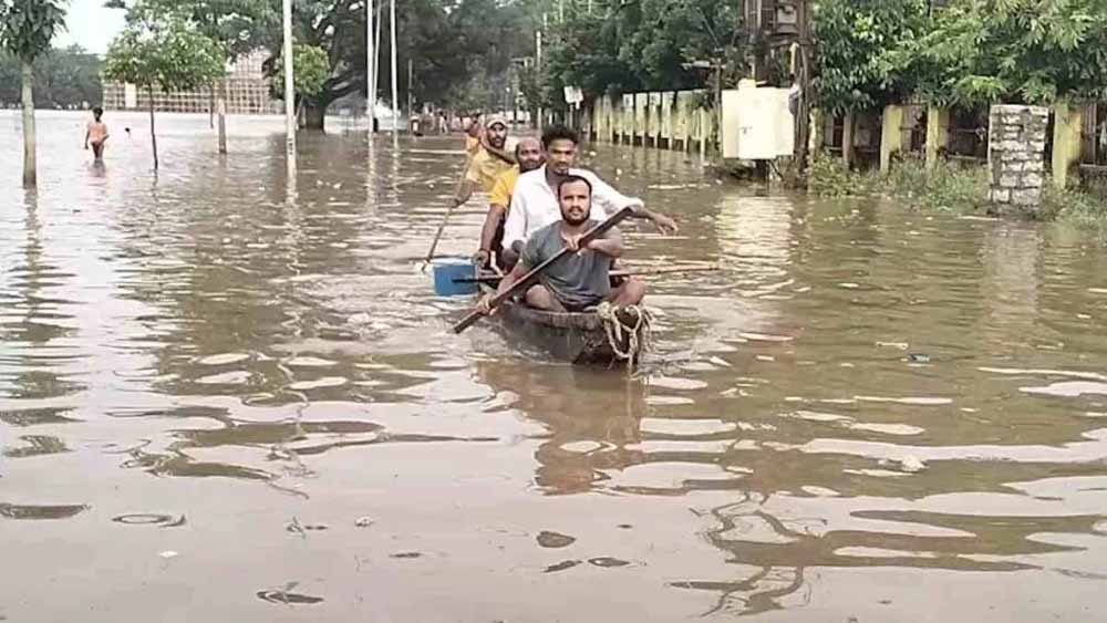 महानदी उफान पर, शबरी पुल से 6 फीट ऊपर पानी; शिवरीनारायण का संपर्क कटा