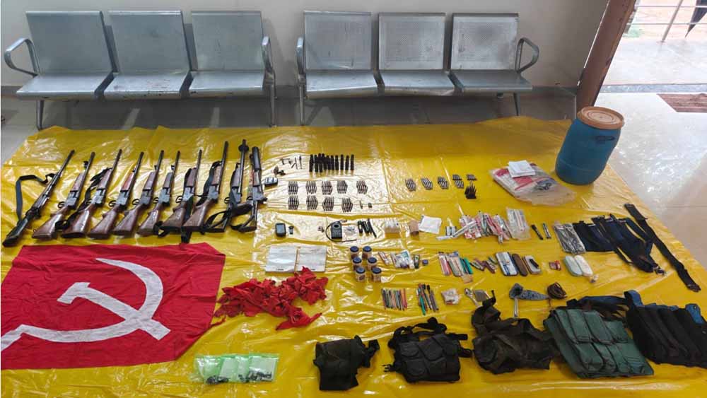 Bastar में नक्सलियों के खिलाफ बड़ी कार्रवाई, डंप से भारी मात्रा में विस्फोटक सामग्री बरामद
