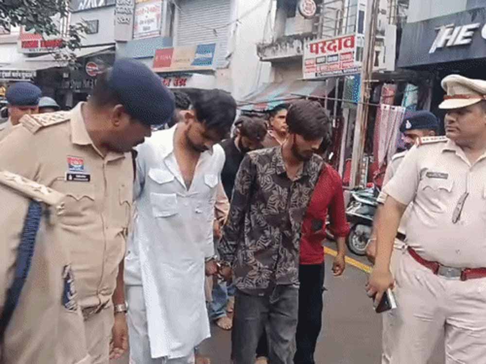 Bilaspur में बवाल के 5 आरोपियों का निकला जुलूस, पुलिस ने कराया पैदल मार्च