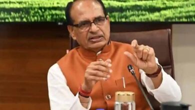 वंदे मातरम विवाद पर कांग्रेस पर बरसे शिवराज, बोले- ‘संविधान की धज्जियां उड़ा रही है पार्टी’ वंदे मातरम विवाद पर कांग्रेस पर बरसे शिवराज, बोले- ‘संविधान की धज्जियां उड़ा रही है पार्टी’