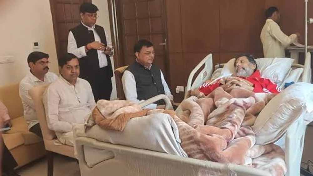 दिल्ली में किरण देव से मिले केंद्रीय राज्यमंत्री तोखन साहू, स्वास्थ्य की ली जानकारी