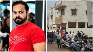 युवक को कमरे में बंद कर पीटने वाले पिता-पुत्र का पुलिस ने निकाला जुलूस