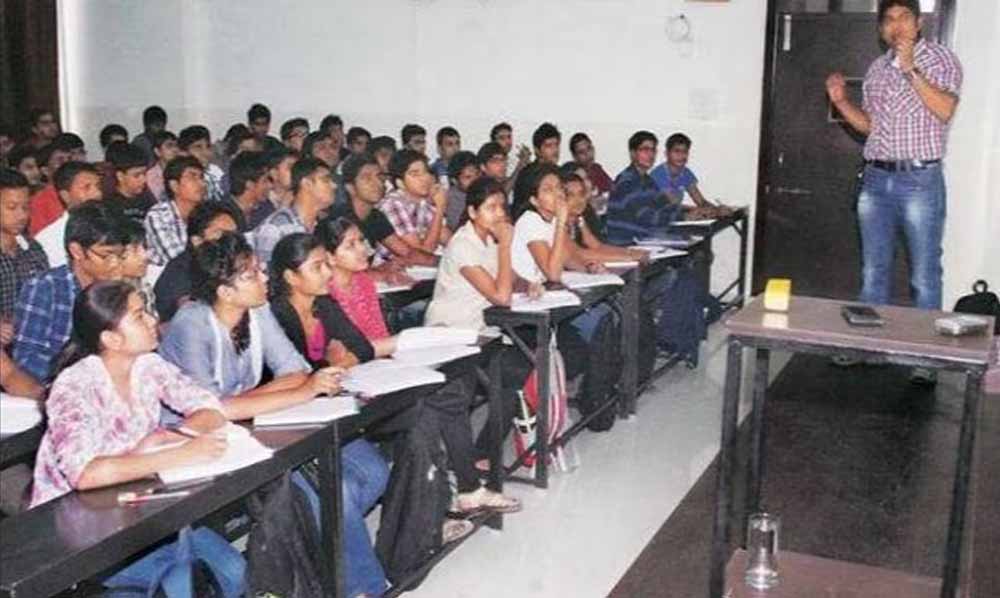 CG के स्कूलों में ही होगी NEET-JEE की तैयारी, छात्रों को मिलेगी फ्री कोचिंग CG के स्कूलों में ही होगी NEET-JEE की तैयारी, छात्रों को मिलेगी फ्री कोचिंग