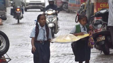 Bastar Weather: लगातार बारिश के चलते स्कूलों में अवकाश घोषित, बच्चों को मिली राहत