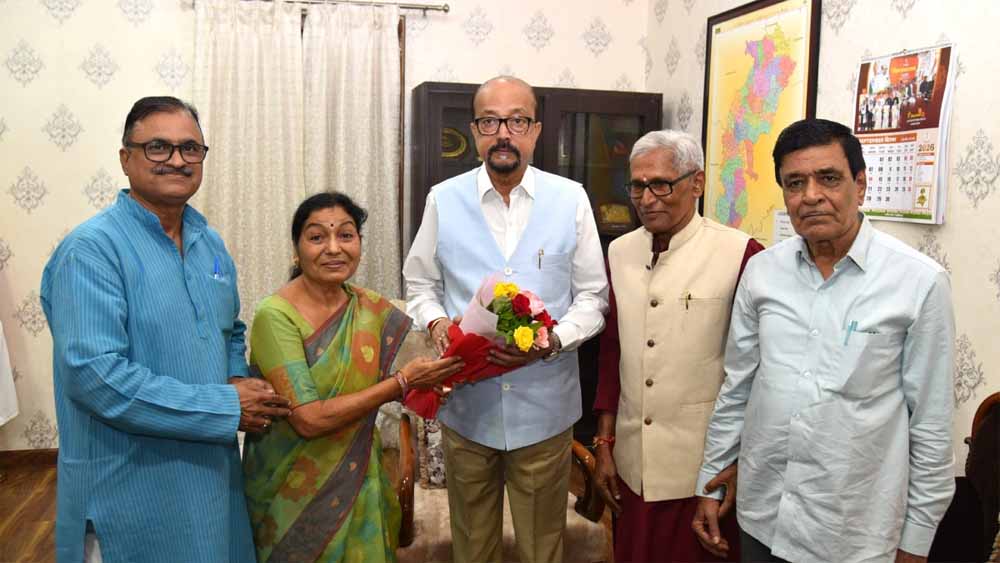 छत्तीसगढ़ी को आठवीं अनुसूची में शामिल करने की मांग, भाषाविदों ने राज्यपाल से की मुलाकात छत्तीसगढ़ी को आठवीं अनुसूची में शामिल करने की मांग, भाषाविदों ने राज्यपाल से की मुलाकात