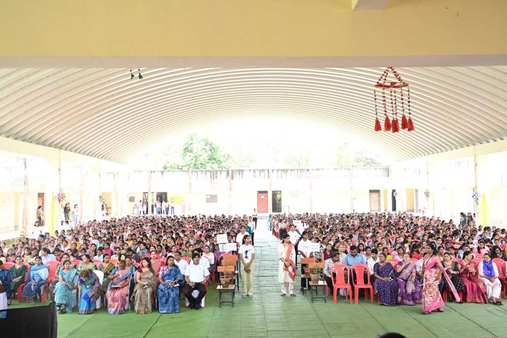 जुकेशन किट वितरण- उद्योग मंत्री लखन लाल देवांगन ने 1500 छात्राओं को दी सौगात, कॉलेजों में विशाल डोम निर्माण की घोषणा जुकेशन किट वितरण- उद्योग मंत्री लखन लाल देवांगन ने 1500 छात्राओं को दी सौगात, कॉलेजों में विशाल डोम निर्माण की घोषणा