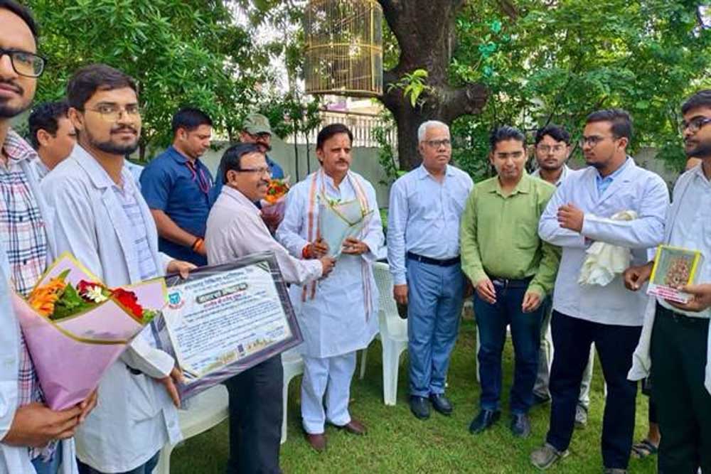 स्टाइपेंड वृद्धि को लेकर मध्यप्रदेश के इंटर्न डॉक्टरों ने स्टाइपेंड वृद्धि को लेकर मध्यप्रदेश के इंटर्न डॉक्टरों ने