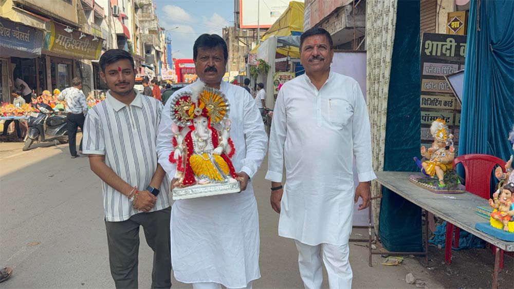 विघ्नहर्ता भगवान गणेश की भक्ति में रमा संजय श्रीवास्तव का निवास’ विघ्नहर्ता भगवान गणेश की भक्ति में रमा संजय श्रीवास्तव का निवास’