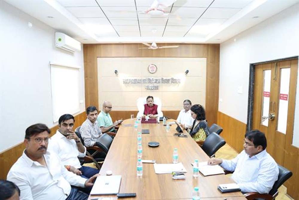 पूरे क्षेत्र को स्वास्थ्य सेवाओं से कवर करें, शत-प्रतिशत टीकाकरण एवं गर्भवती महिलाओं का समय पर पंजीयन एवं एएनसी जांच सुनिश्चित हो: उप मुख्यमंत्री  शुक्ल