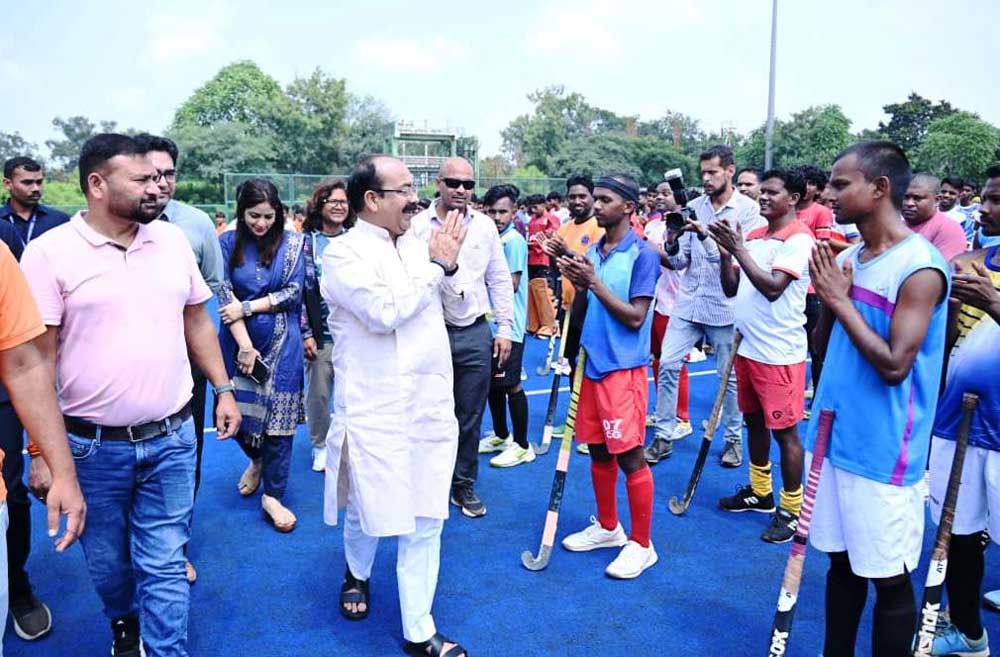 छत्तीसगढ़ हॉकी लीग : चयन ट्रायल के पहले दिन 223 खिलाड़ी उतरे मैदान पर, उप मुख्यमंत्री अरुण साव ने खिलाड़ियों से की मुलाकात छत्तीसगढ़ हॉकी लीग : चयन ट्रायल के पहले दिन 223 खिलाड़ी उतरे मैदान पर, उप मुख्यमंत्री अरुण साव ने खिलाड़ियों से की मुलाकात