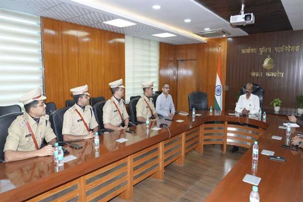जनता को त्वरित राहत और अधीनस्थों को बेहतर मार्गदर्शन देना प्रभावी पुलिस नेतृत्व की पहचान – डीजीपी कैलाश मकवाणा जनता को त्वरित राहत और अधीनस्थों को बेहतर मार्गदर्शन देना प्रभावी पुलिस नेतृत्व की पहचान – डीजीपी कैलाश मकवाणा
