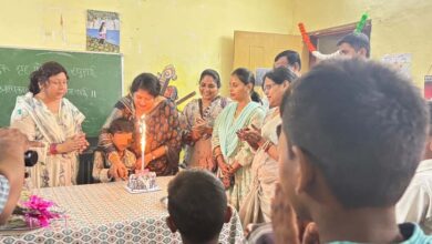 एकलव्य विद्यालय के बच्चों संग डॉ वर्णिका ने मनाया प्रधानमंत्री जी का जन्मदिन